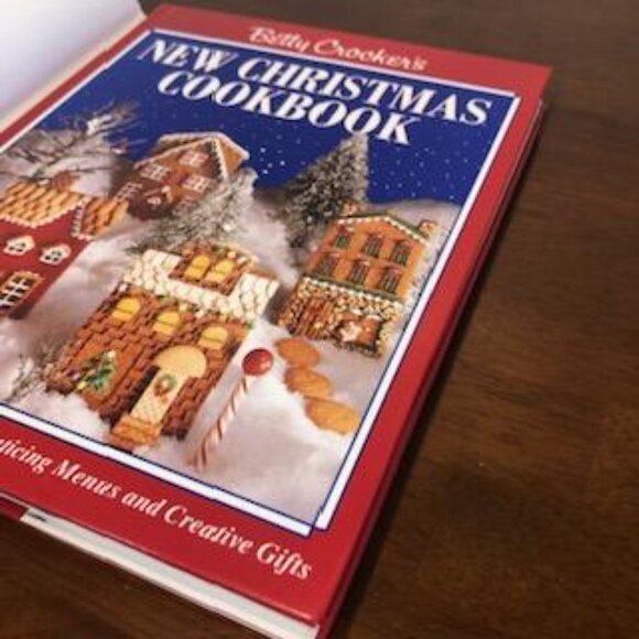 Betty Crocker’s New Christmas Cookbook Hardcover Book Pre-Owned. - Picture 7 of 16